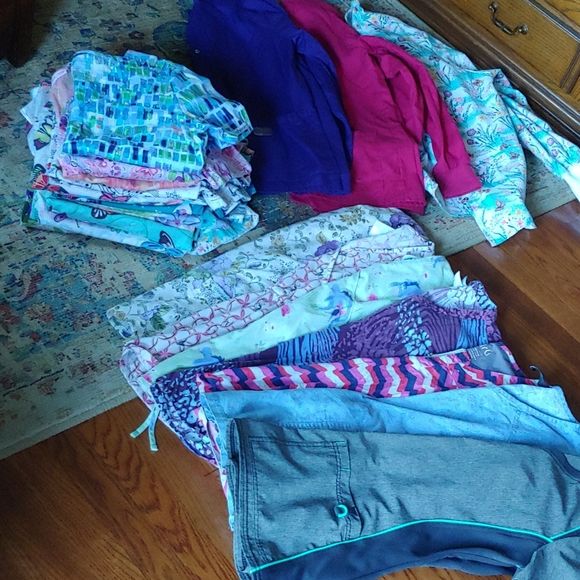 Greys Anatomy, cherokee, etc. Tops - 20 Scrub tops, and 3 scrub jackets sz. Total 23 pcs. Sm&M